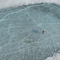 La glace n'est pas homogène et peut 