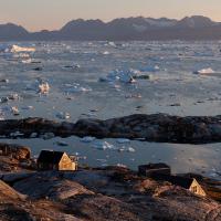 Le village de Tinitikilac se situe sur le fjord Sermilik sur la côte est du Groenland